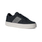 Nachhaltige Low-Top-Sneaker mit schwarz-weißem Webmuster und atmungsaktivem Innenfutter – stilvoll und umweltfreundlich.