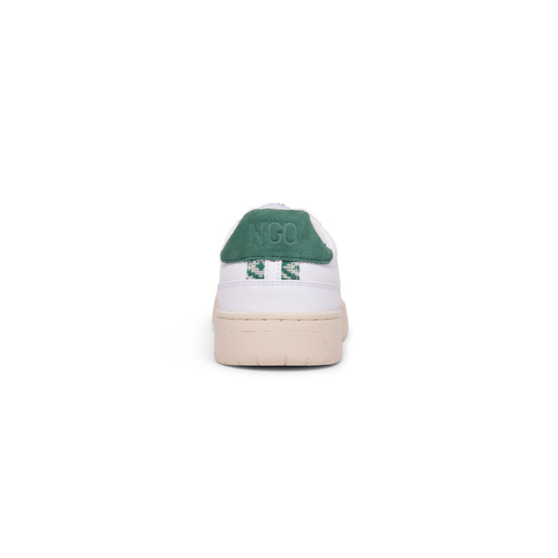 Elegante Sneaker mit grünem Handwebmuster – ideal für Alltag und Freizeit.